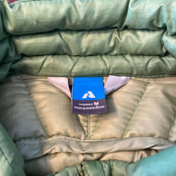 Eddie Bauer Women’s First Ascent Green - Picture 3 of 9